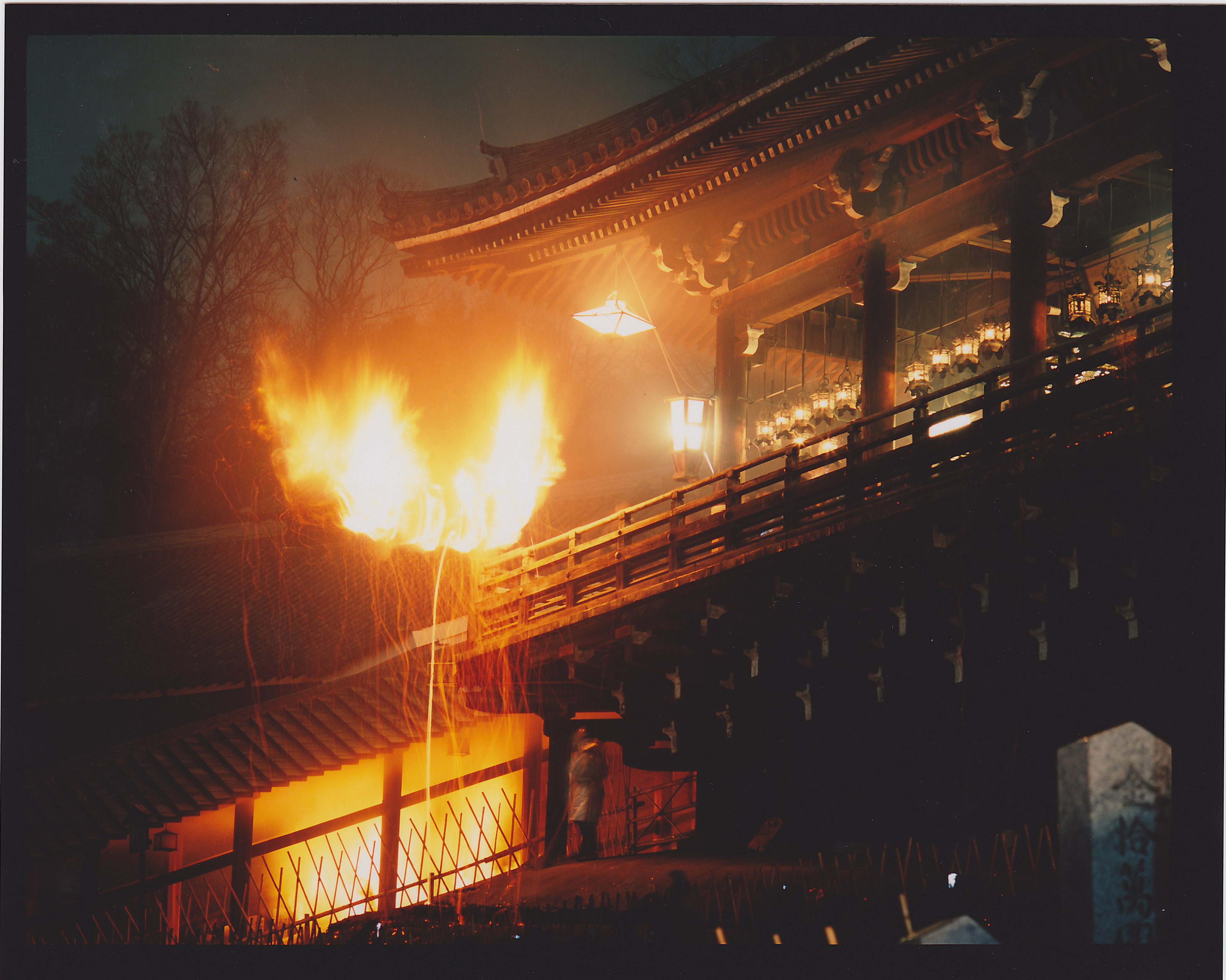 東大寺 二月堂(修二会（お松明）撮影　木村昭彦　画像提供：(一財)奈良県ビジターズビューロー